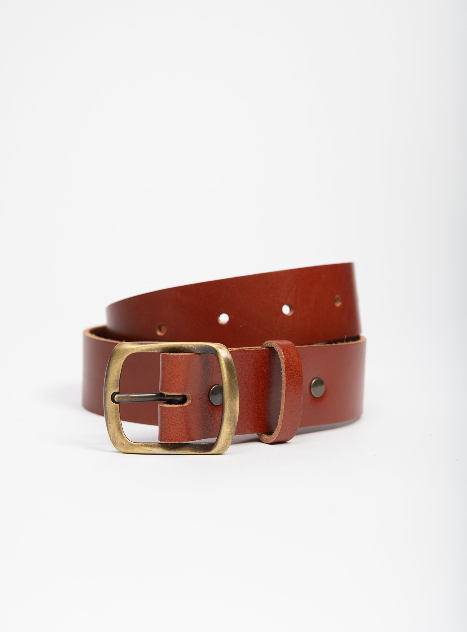 Leather belt with solid brass buckle by Veinage, handmade in Montreal, Canada