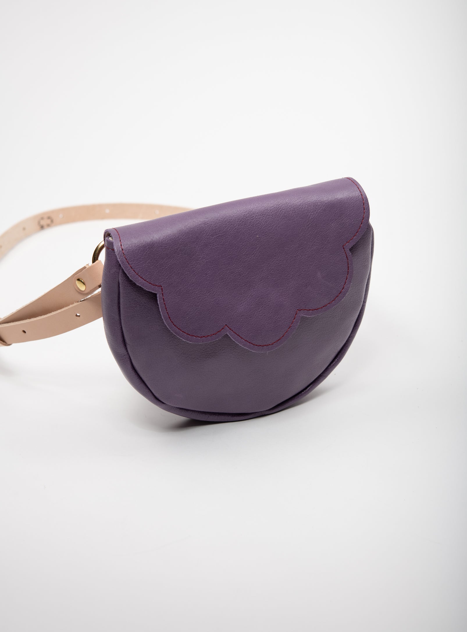 Leather bag with shoulder strap and scalloped flap PRIMULA model, all Veinage are handmade in Montreal, Canada