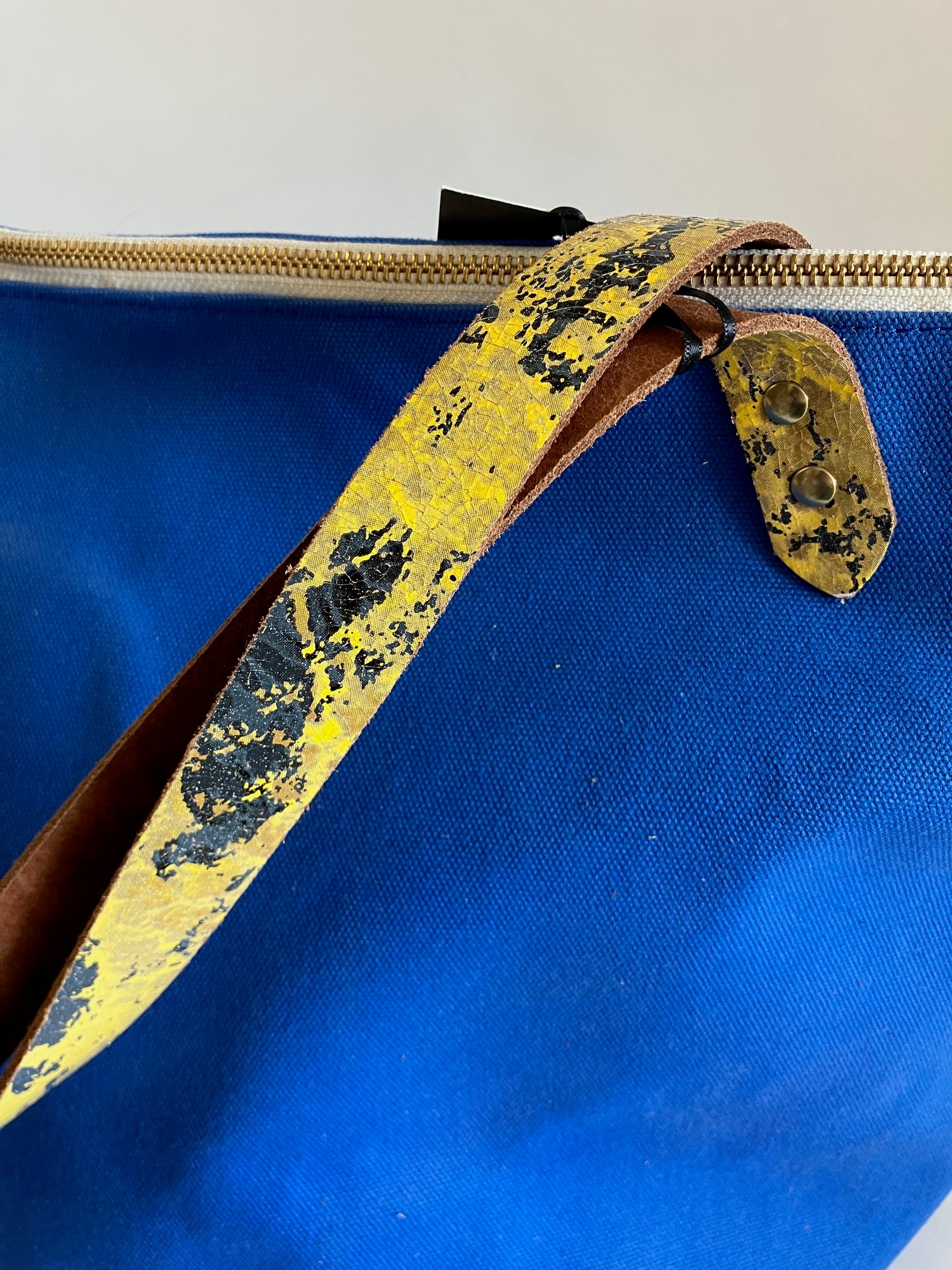 Sac de voyage en canevas bleu royal et cuir modèle FRONTENAC Échantillon / pièce unique