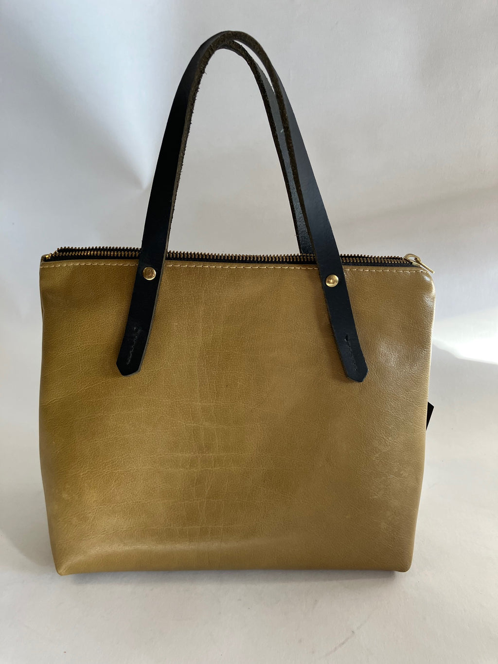 SAMPLE Large leather handbag with crossbody strap