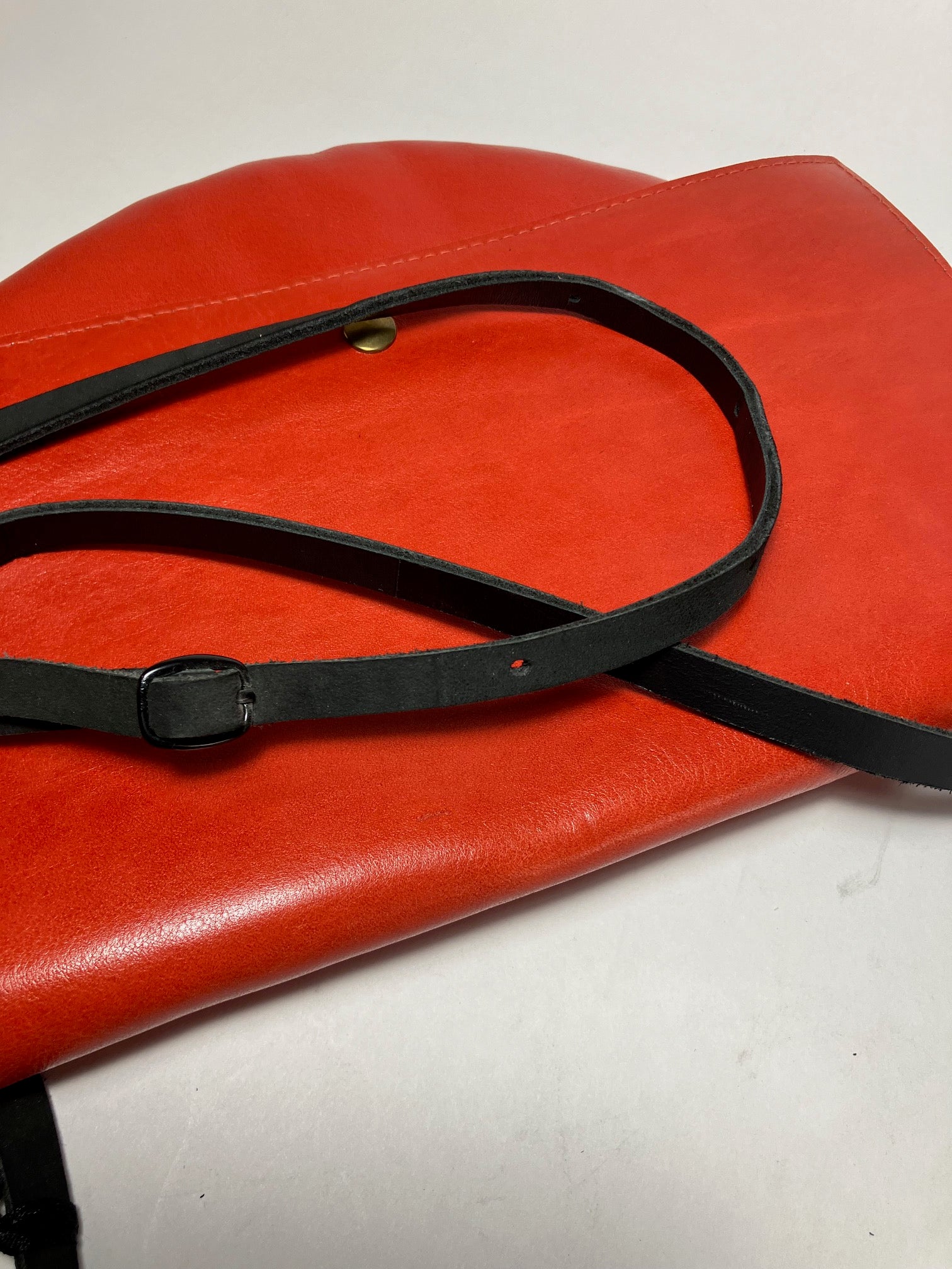 SAMPLE. ONE OF A KIND Minimalist small leather bag in bright red leather
