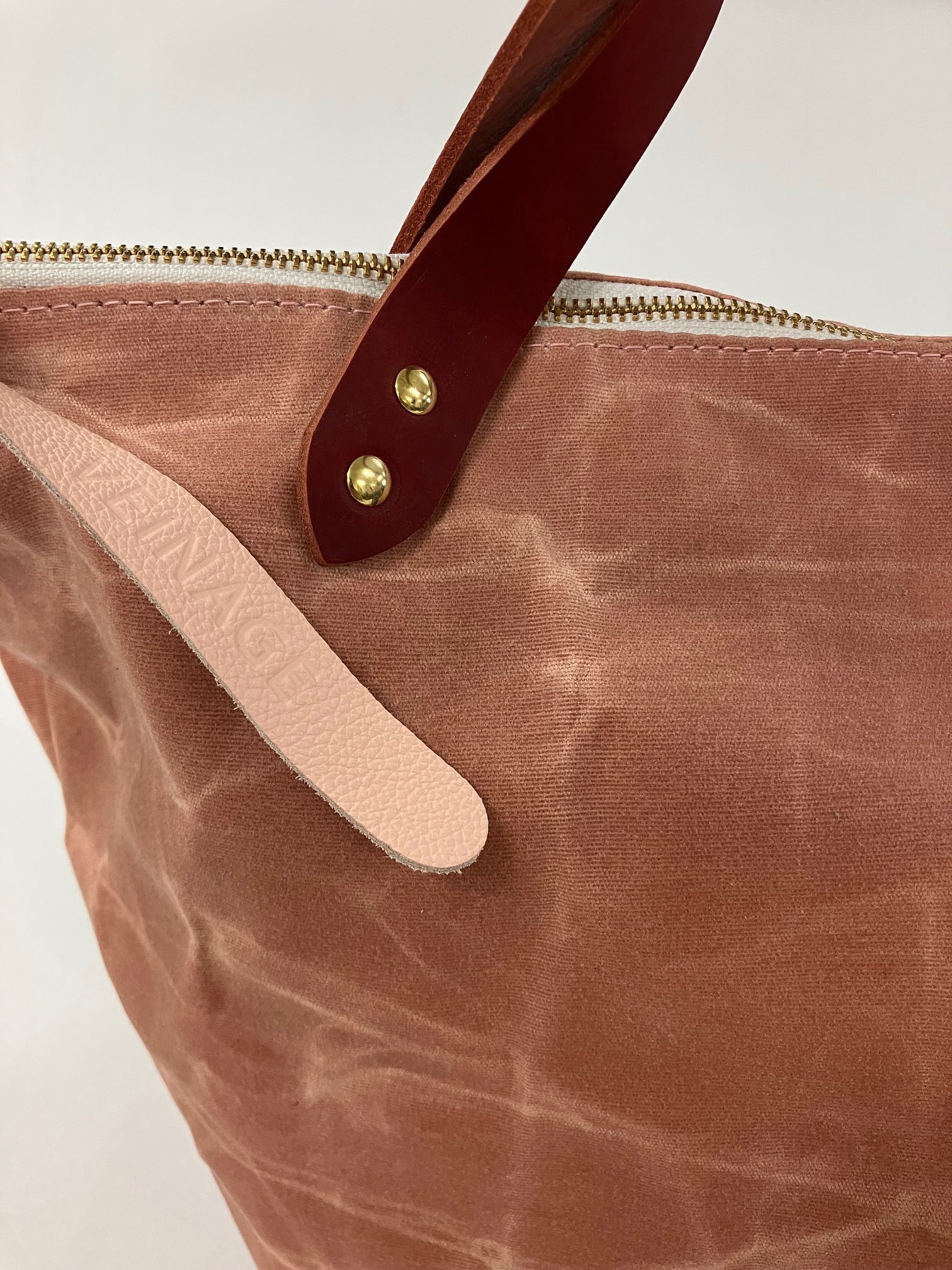 One of a kind Travel bag in dusty pink waxed canvas FRONTENAC