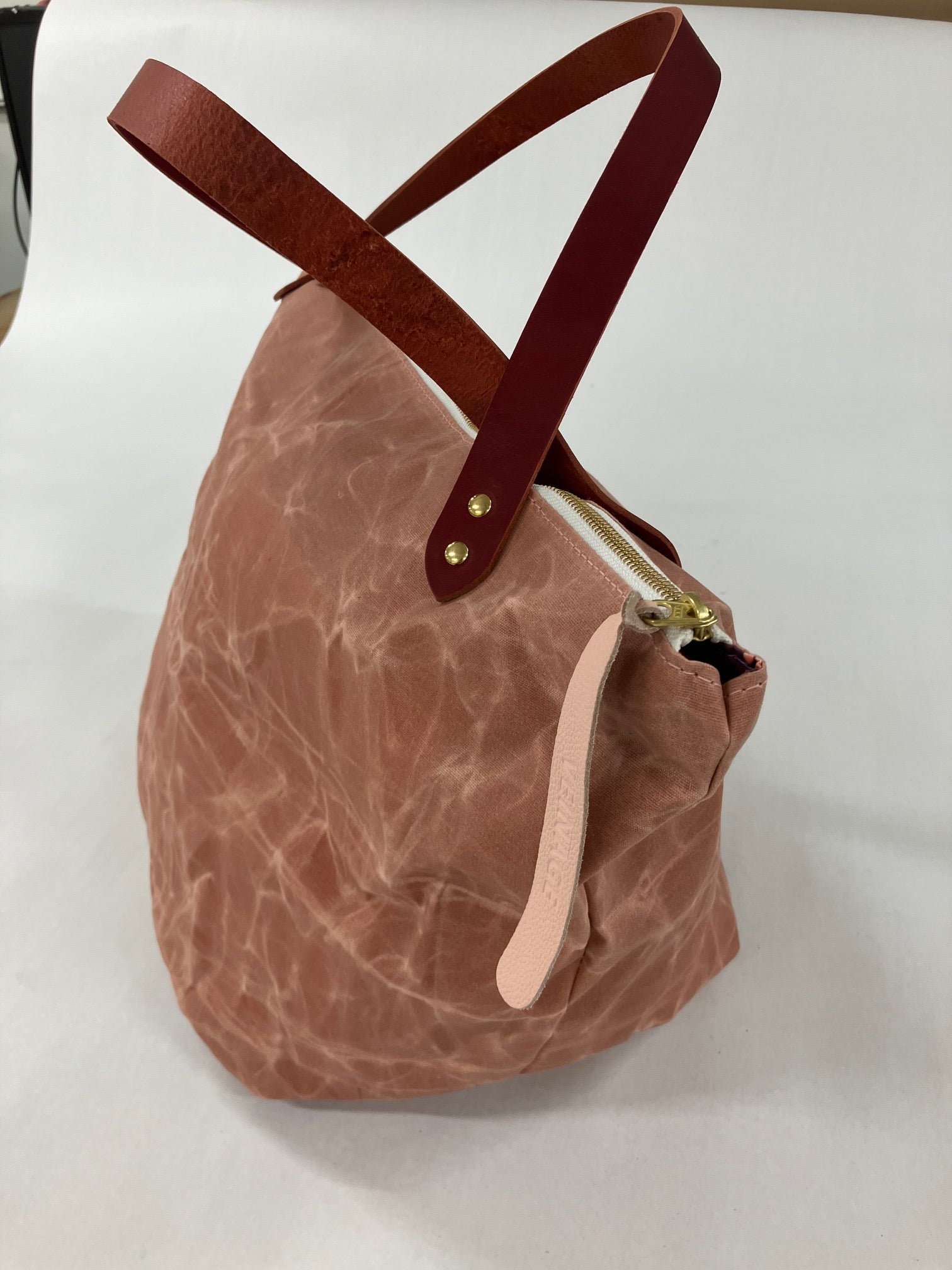 Sac de voyage en coton ciré rose et cuir modèle FRONTENAC Pièce unique échantillon