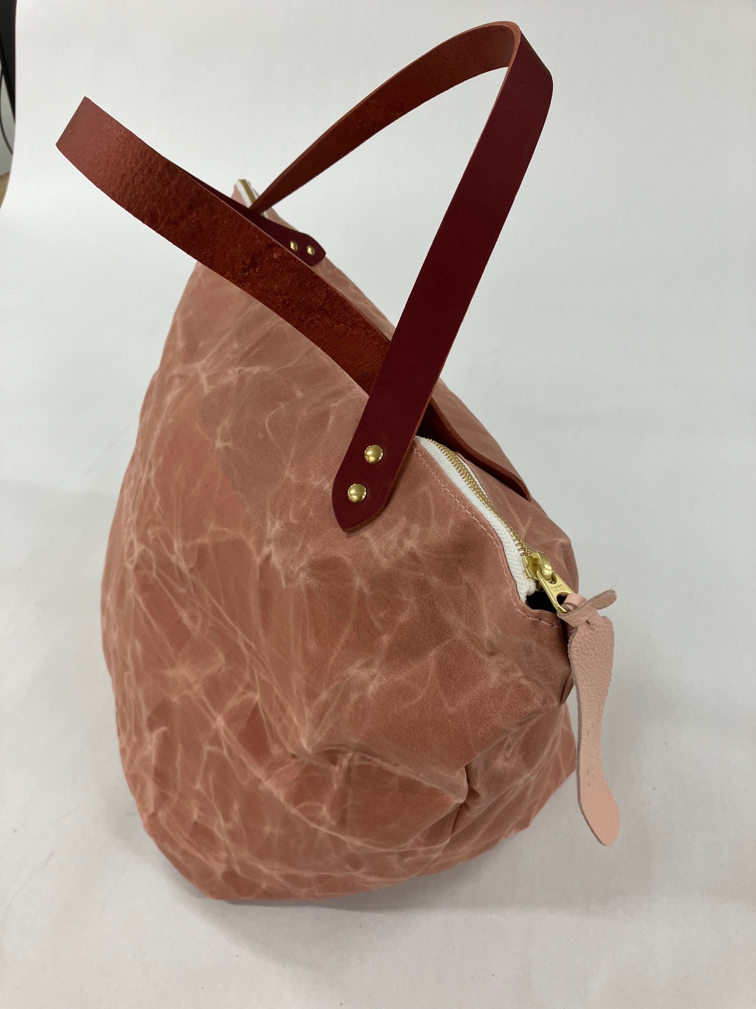 Sac de voyage en coton ciré rose et cuir modèle FRONTENAC Pièce unique échantillon