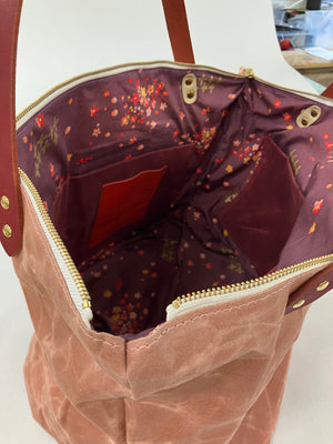 Sac de voyage en coton ciré rose et cuir modèle FRONTENAC Pièce unique échantillon