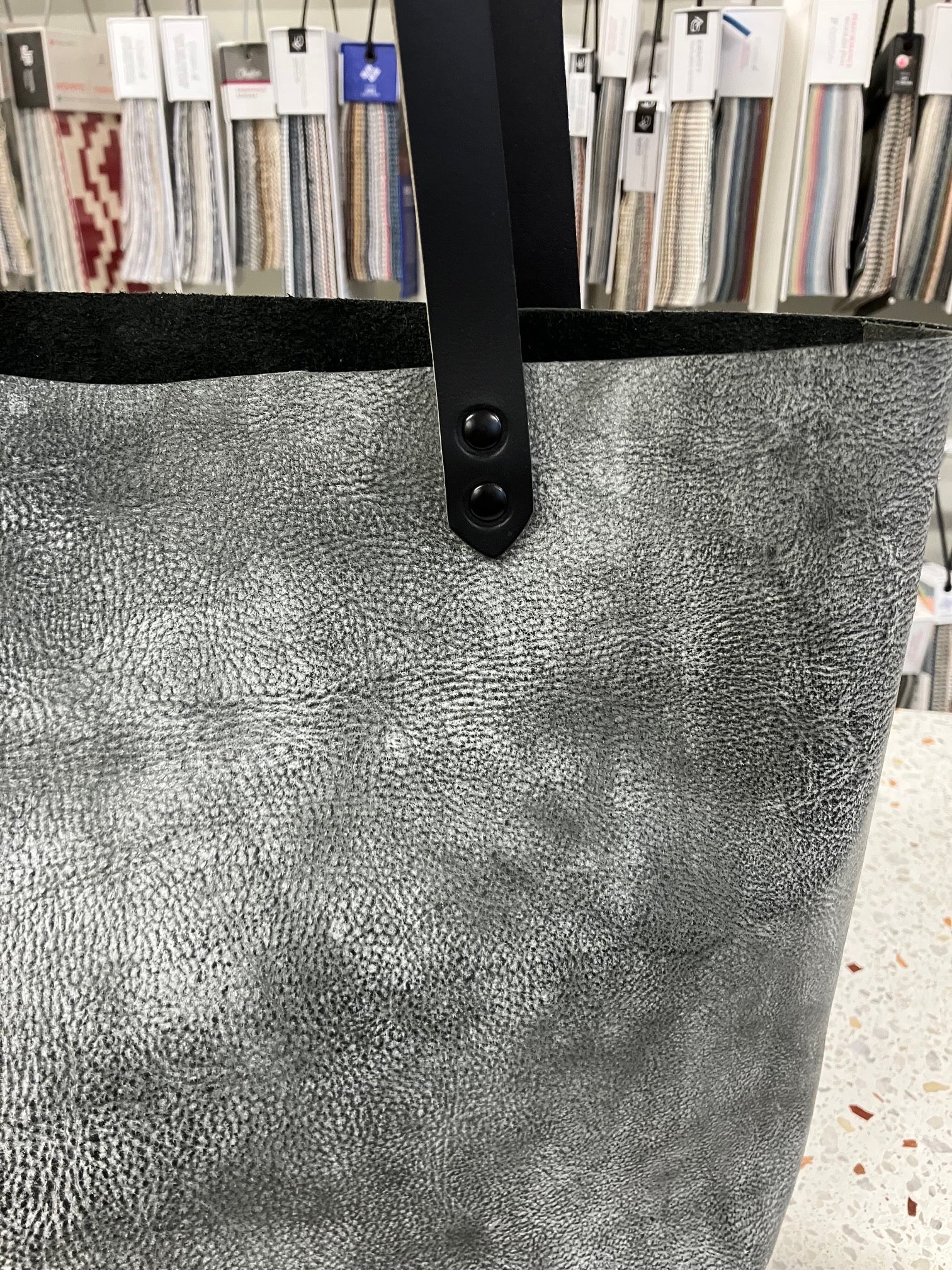 Sample textured grey Leather minimalist tote bag FLORENCE model