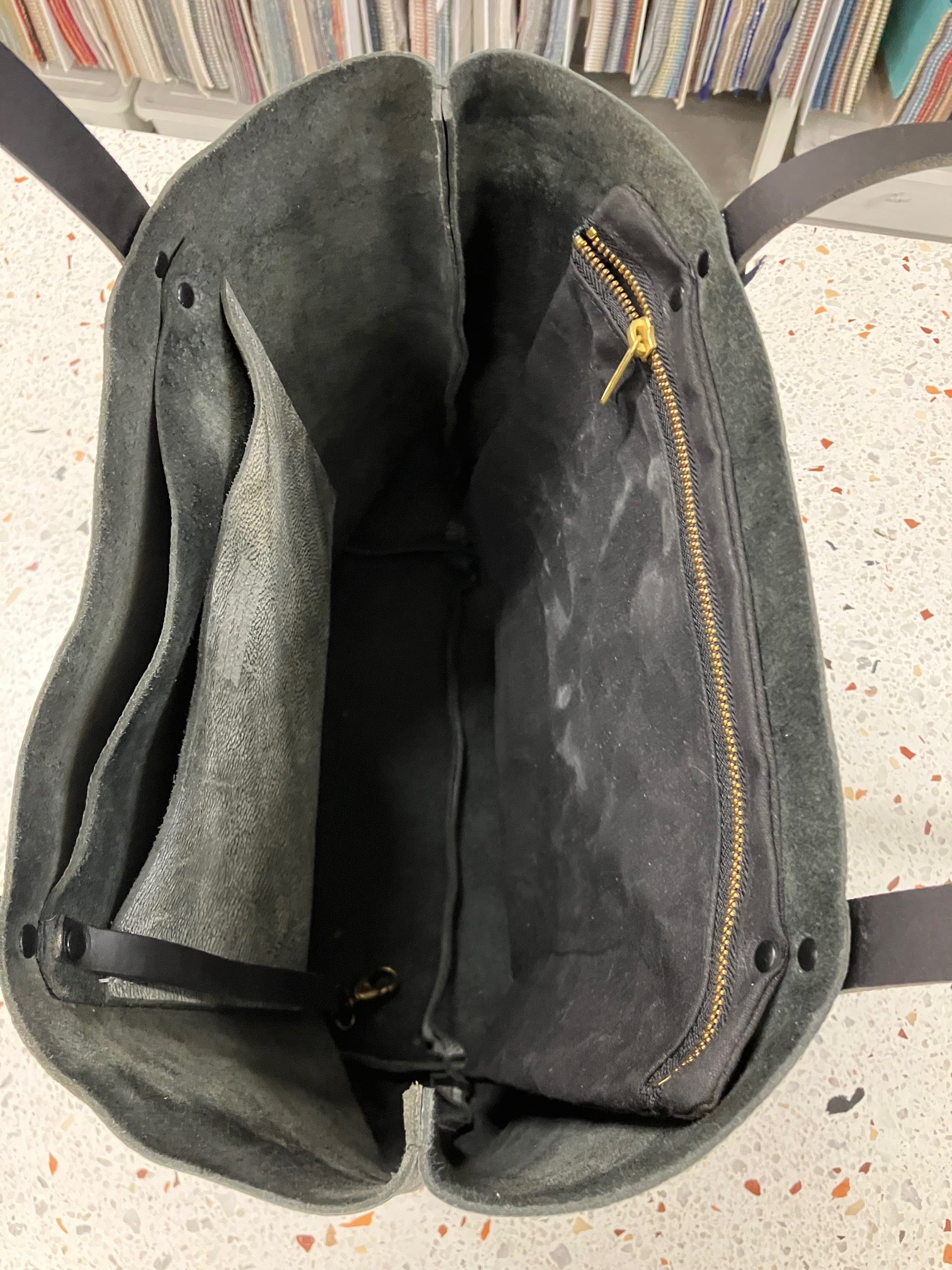 Sample textured grey Leather minimalist tote bag FLORENCE model