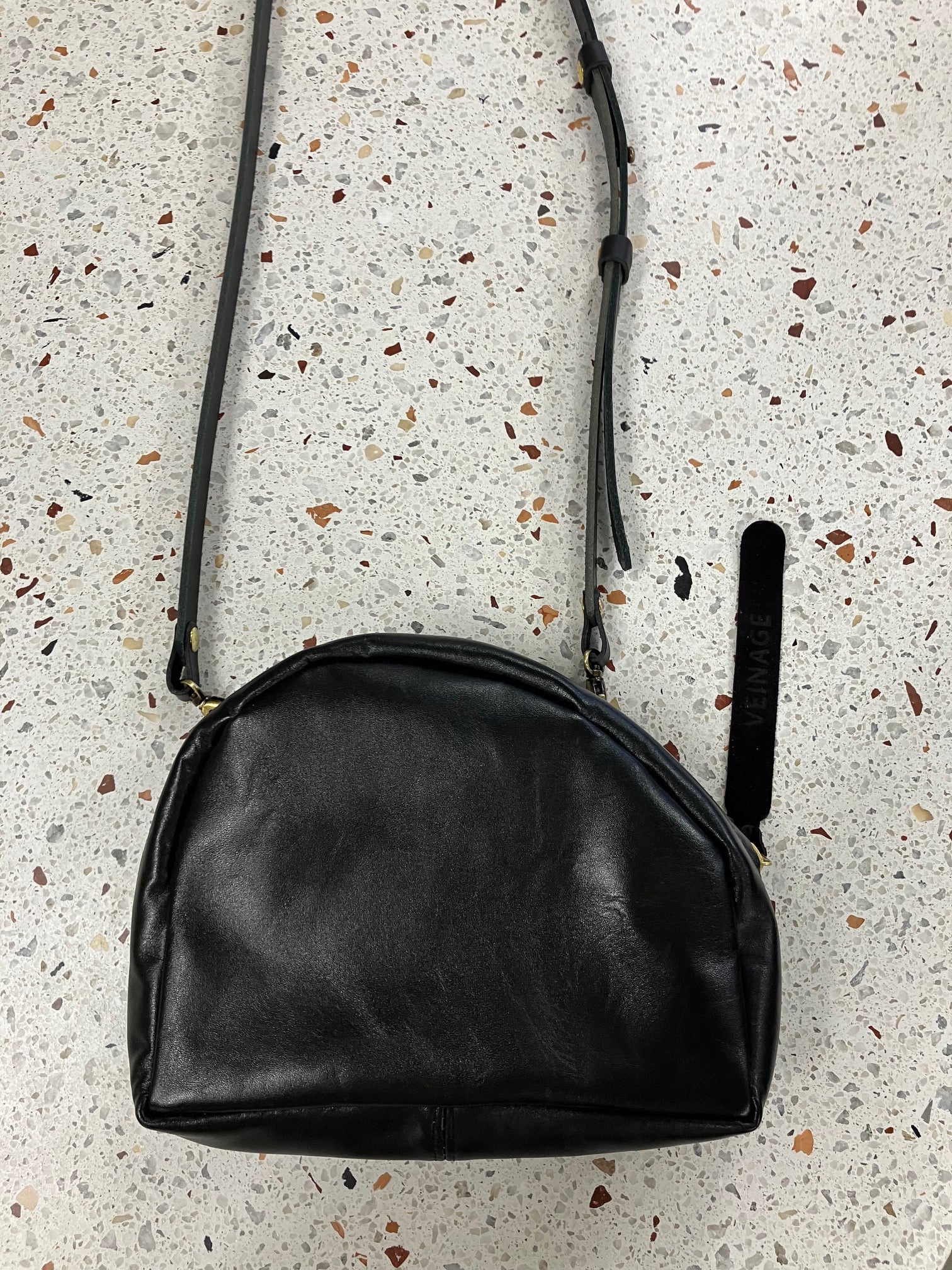 Sac à bandoulière et breloque porte-clé modèle MERINGUE