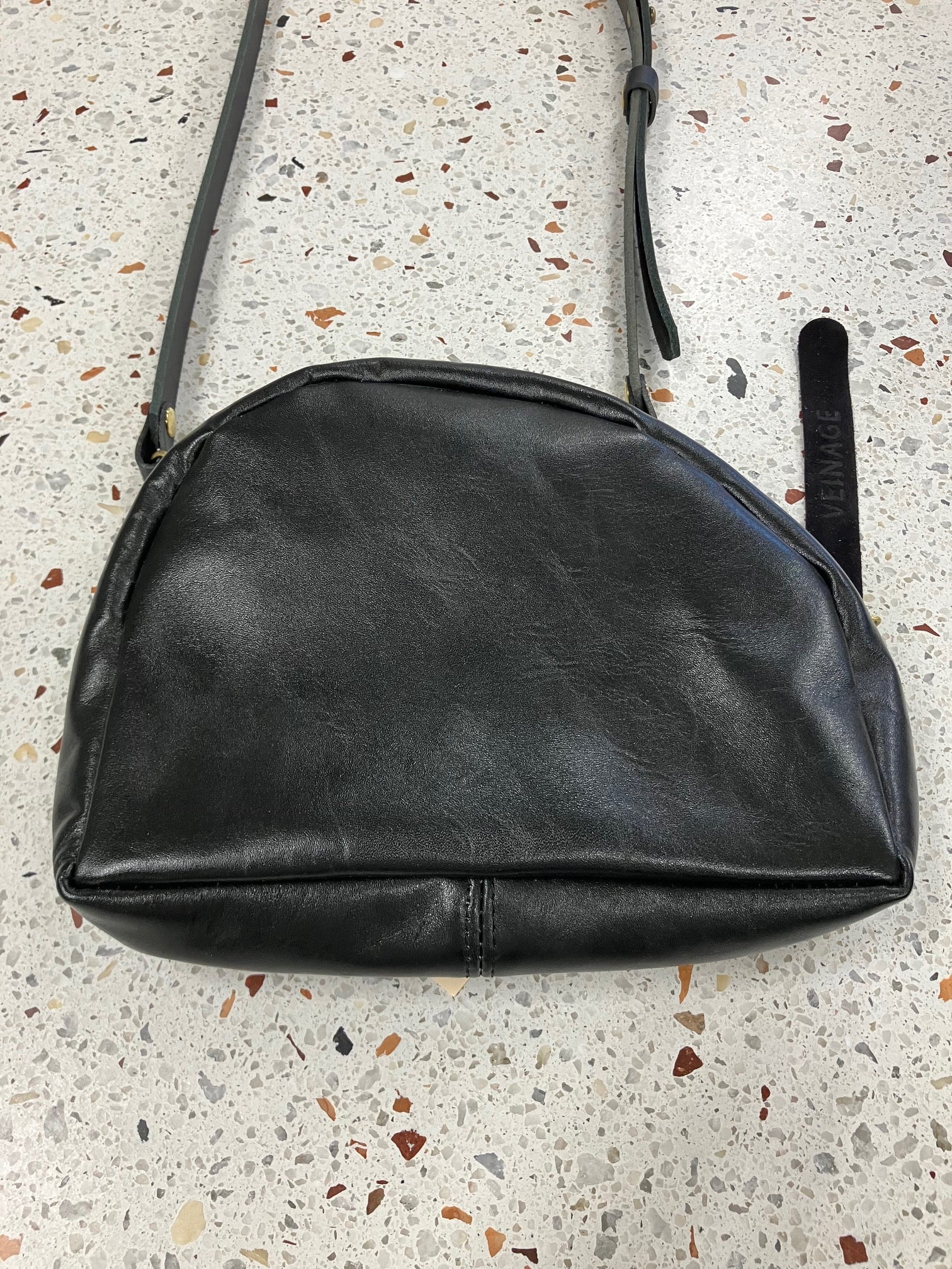 Sac à bandoulière et breloque porte-clé modèle MERINGUE