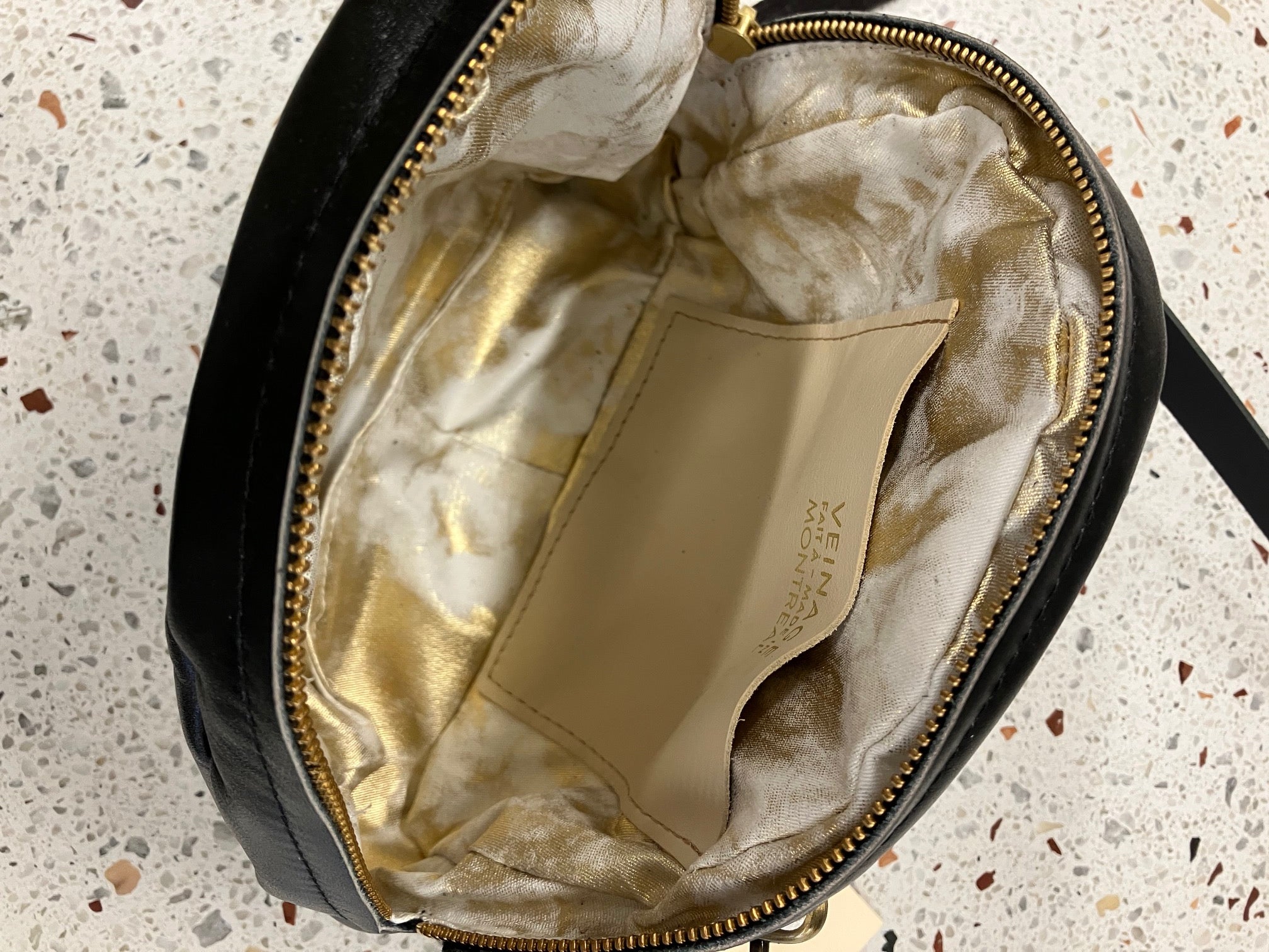 Sac à bandoulière et breloque porte-clé modèle MERINGUE