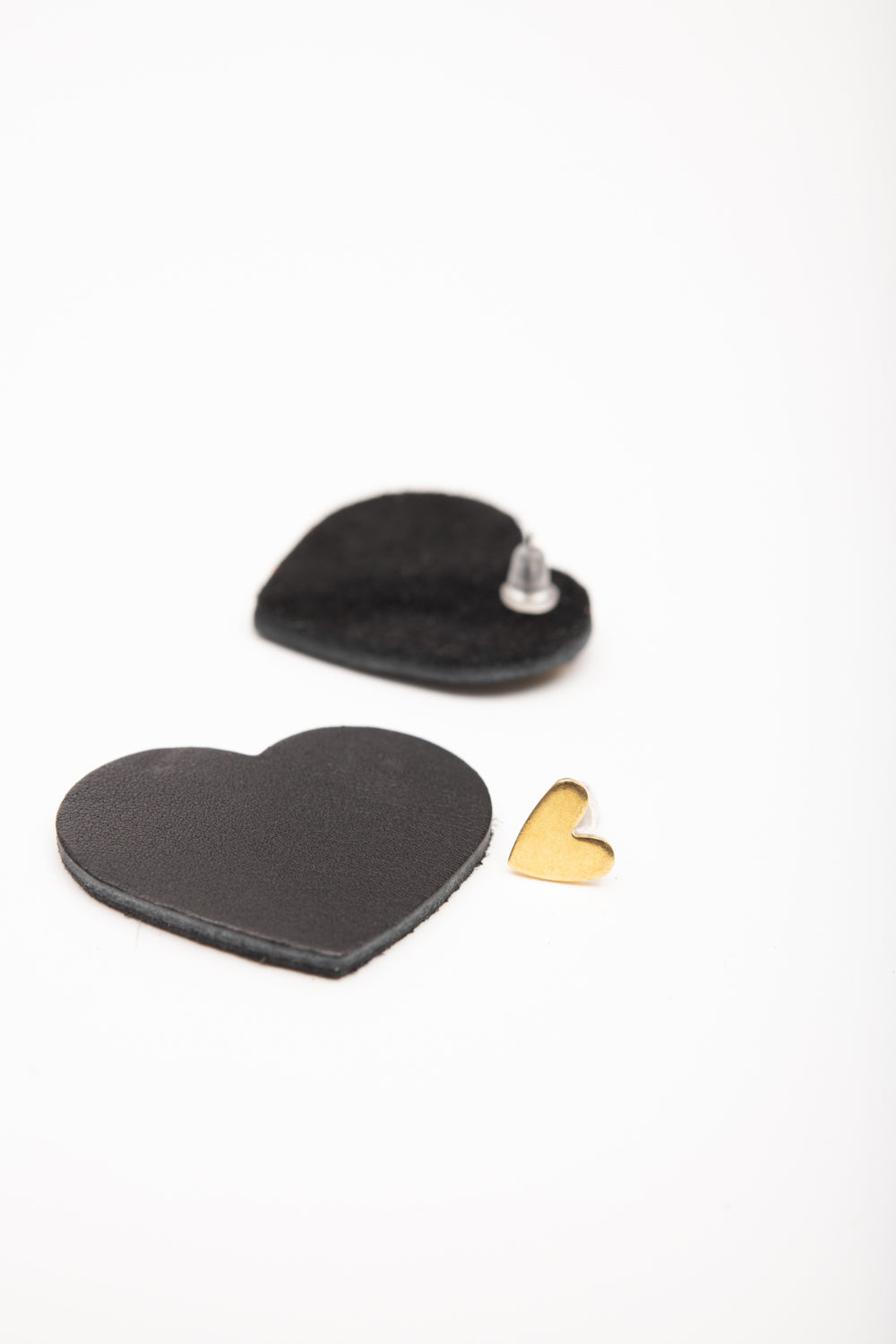 Veinage Heart-shaped leather and brass earrings Cœur de palmier model, made in Montreal, Canada