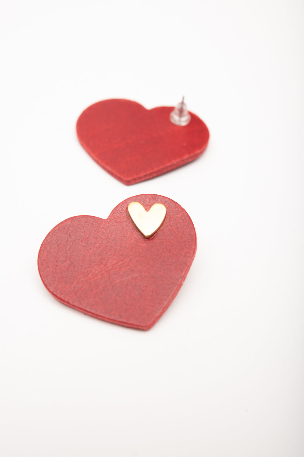 Veinage Heart-shaped leather and brass earrings Cœur de palmier model, made in Montreal, Canada