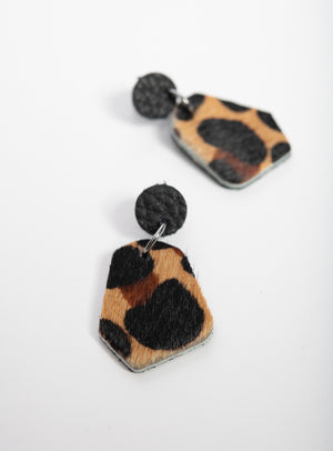 Large geometrical leather earrings DÉLIMA model, Veinage handmade in Montreal, Canada