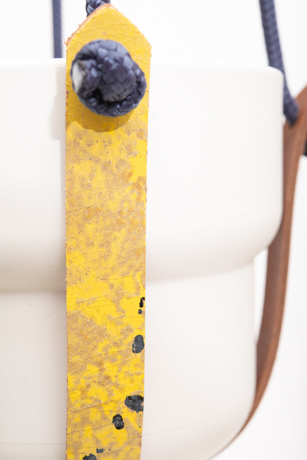 Support à plante en cuir récupéré et corde modèle FRAISIER