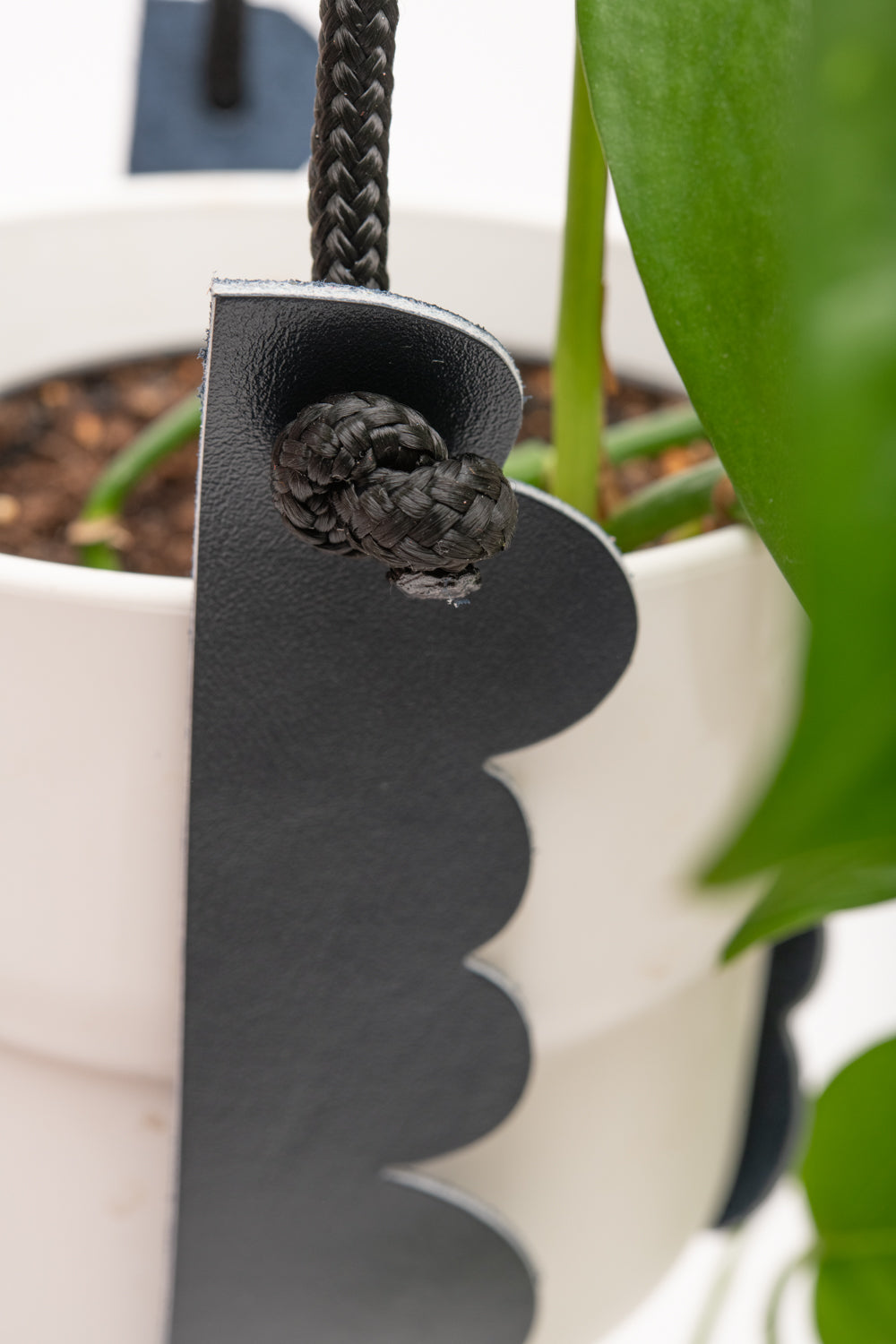 Support à plante en cuir récupéré et corde modèle FRAISIER