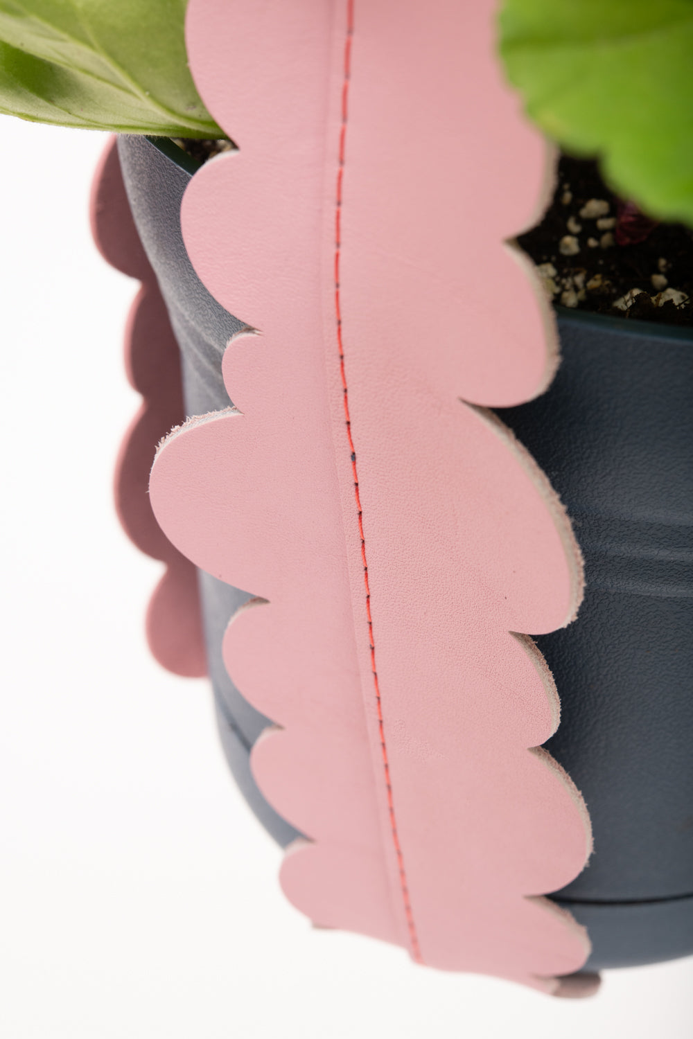 Support à plante en cuir récupéré et corde modèle FRAISIER