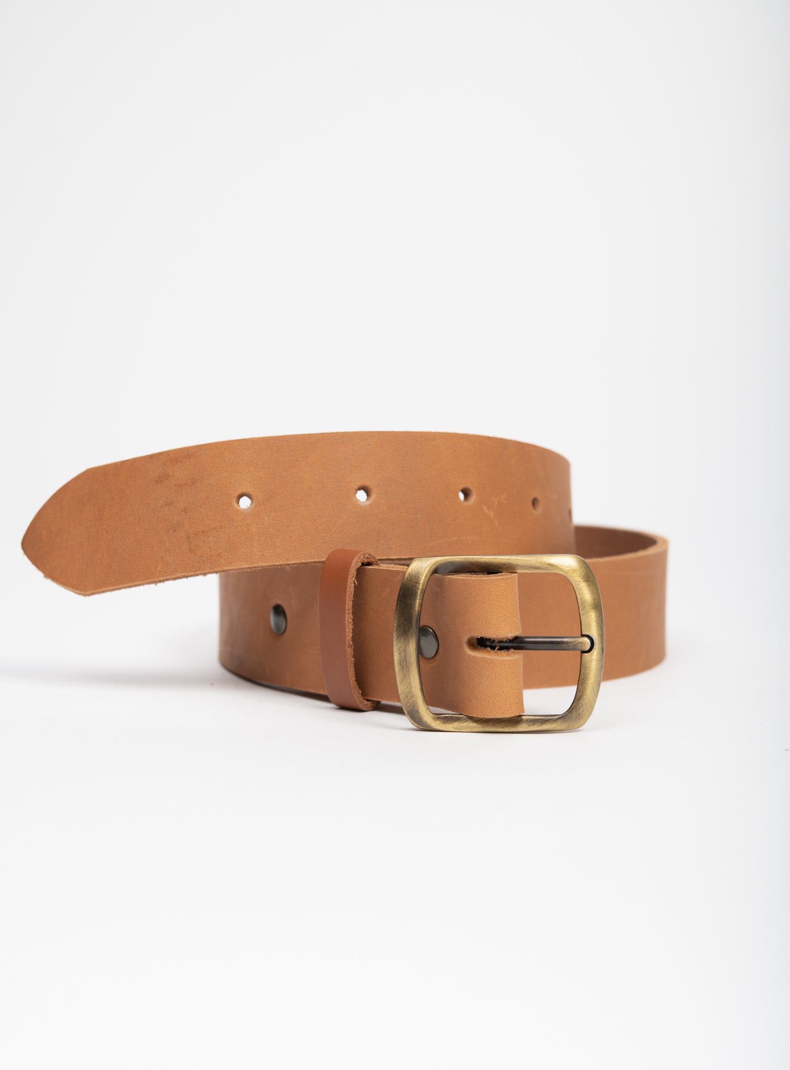 Leather belt with solid brass buckle by Veinage, handmade in Montreal, Canada