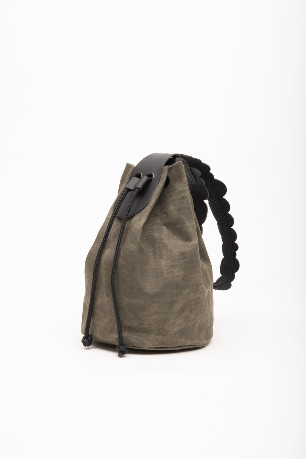 Veinage Bucket Bag in Waxed Canvas and Leather CANNELÉ model