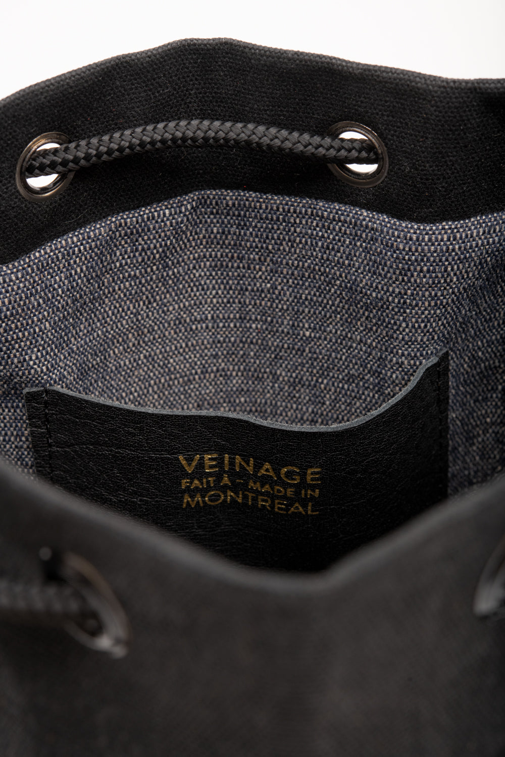 Veinage Bucket Bag in Waxed Canvas and Leather CANNELÉ model