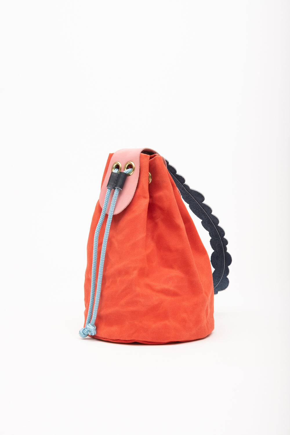 Veinage Bucket Bag in Waxed Canvas and Leather CANNELÉ model