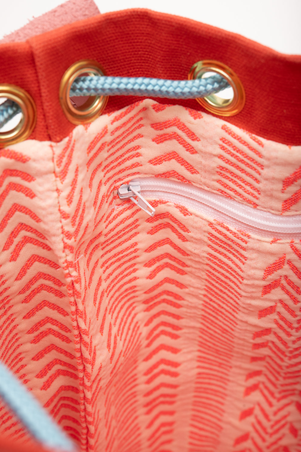 Veinage Bucket Bag in Waxed Canvas and Leather CANNELÉ model