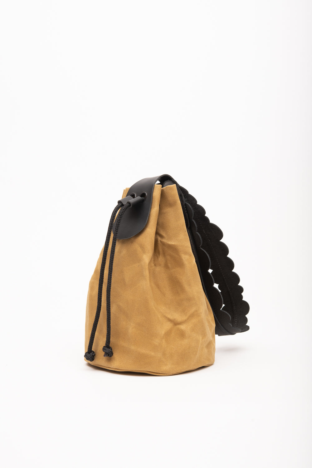 Veinage Bucket Bag in Waxed Canvas and Leather CANNELÉ model