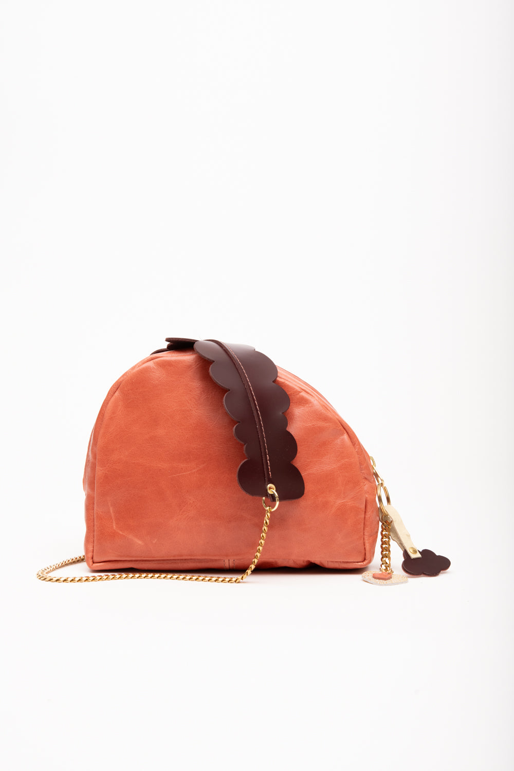 Veinage Leather Shoulder Bag with Charm MERINGUE model