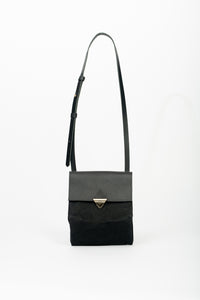 Triangular handbag TRIANGOLO model from the Variable Geometry collection by VEINAGE, handmade in Montreal Canada