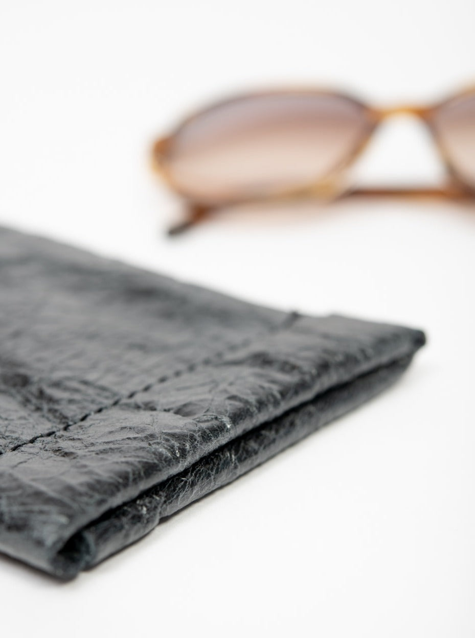 Leather glasses case, soft slip-in pouch case, glasses storage case VEDERE model_black detail