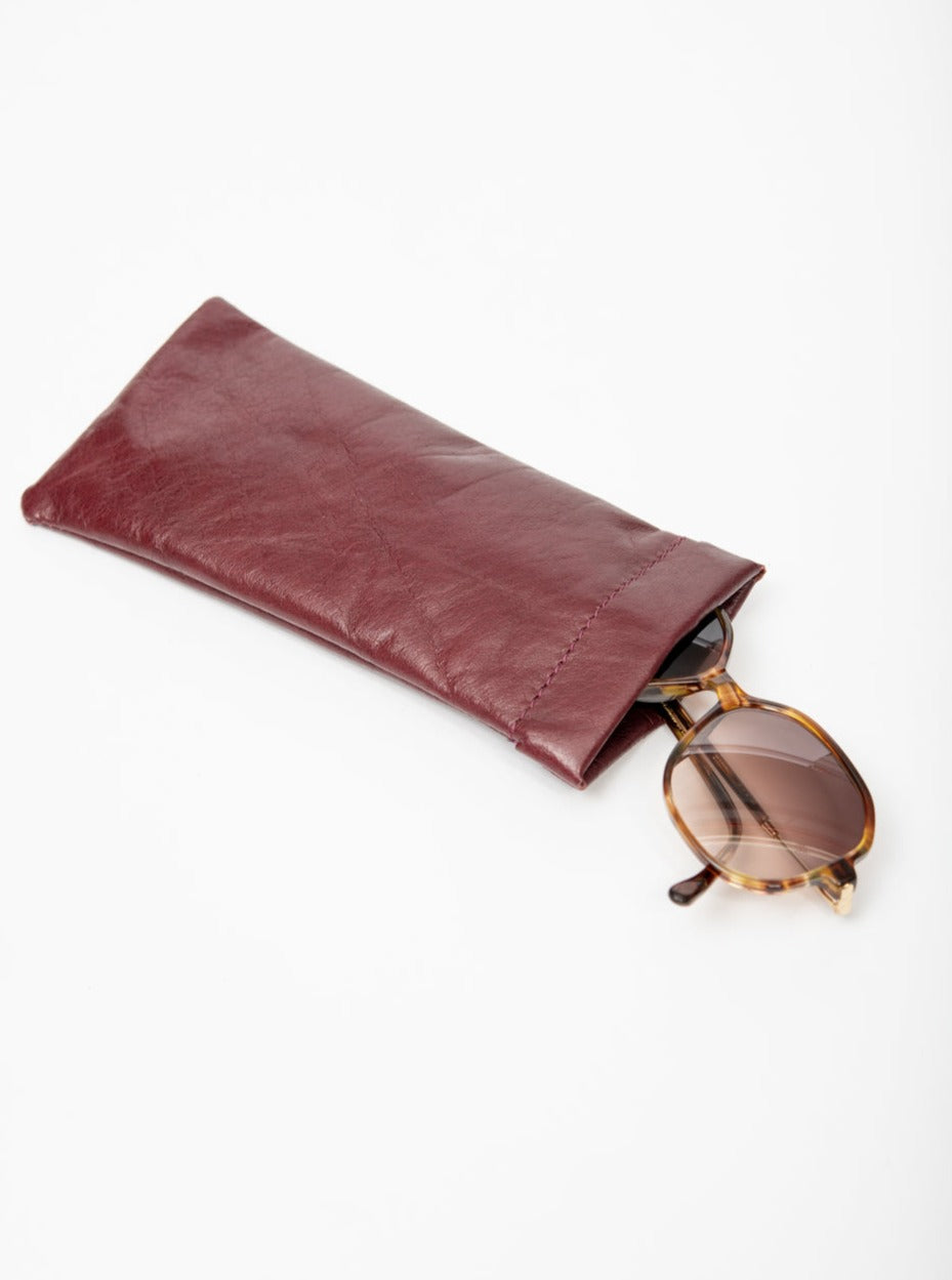Leather glasses case, soft slip-in pouch case, glasses storage case VEDERE model_plum