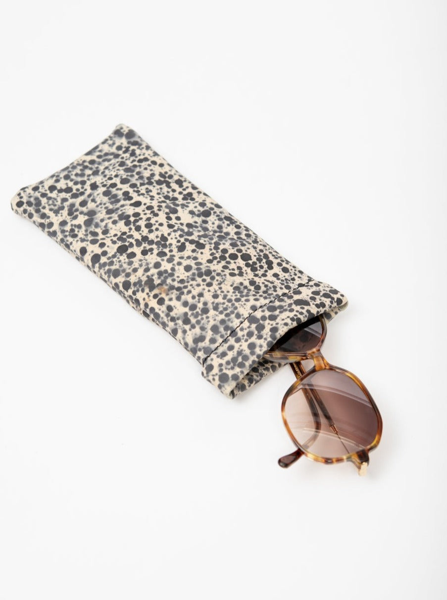 Leather glasses case, soft slip-in pouch case, glasses storage case VEDERE model_spotted