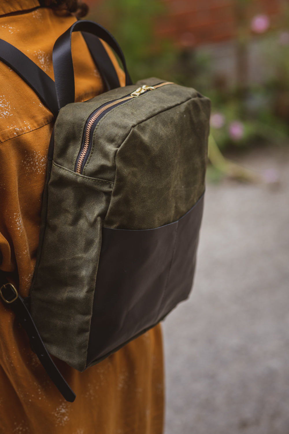 Veinage Gilford black leather and army green waxed canvas backpack, handmade in Montreal Canada