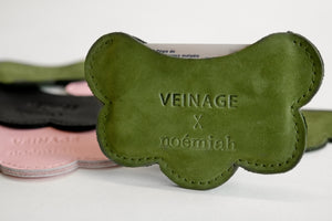 Leather card holder with scalloped edges VEINAGE x Noémiah