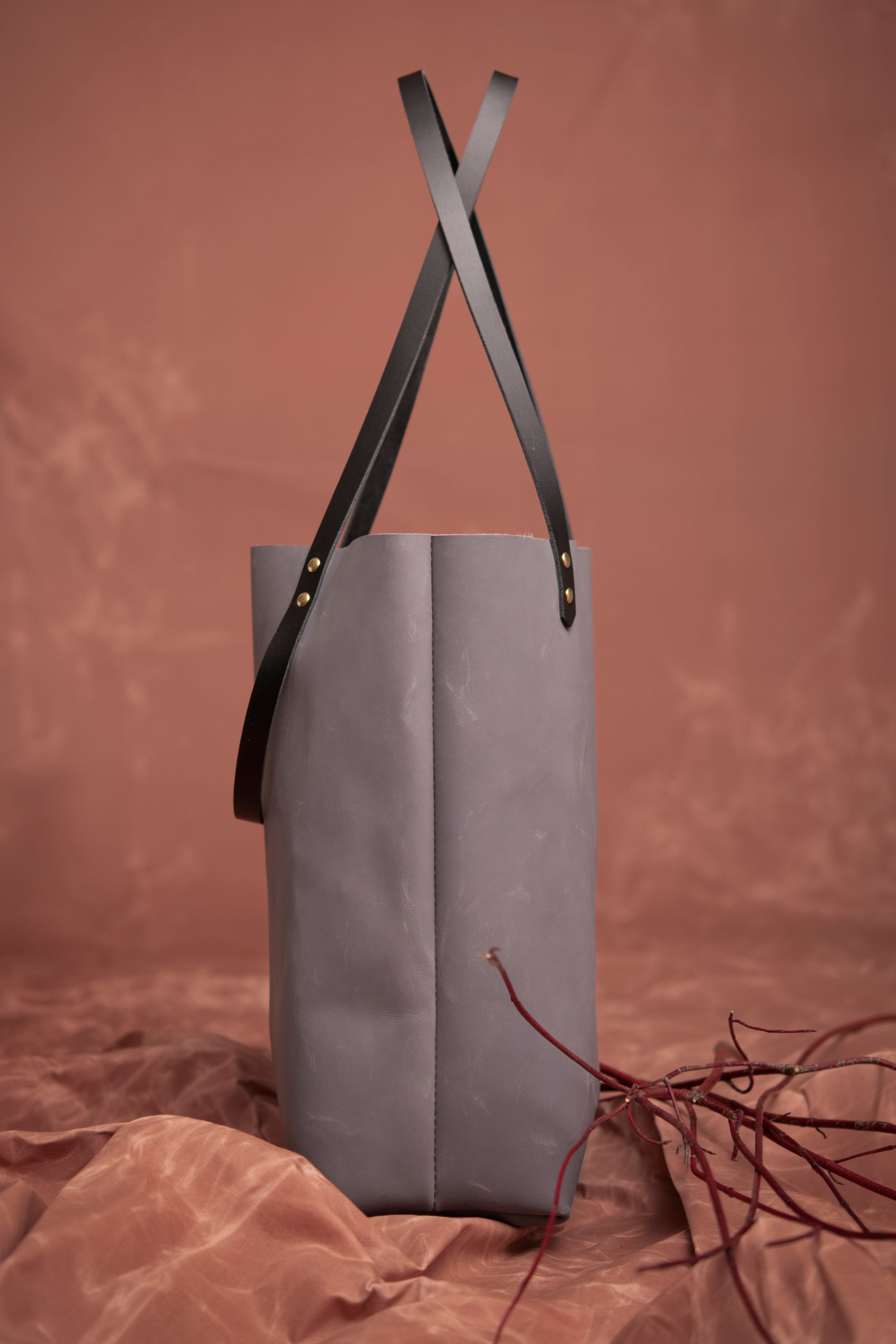 Veinage Molson grey leather minimalist tote bag 