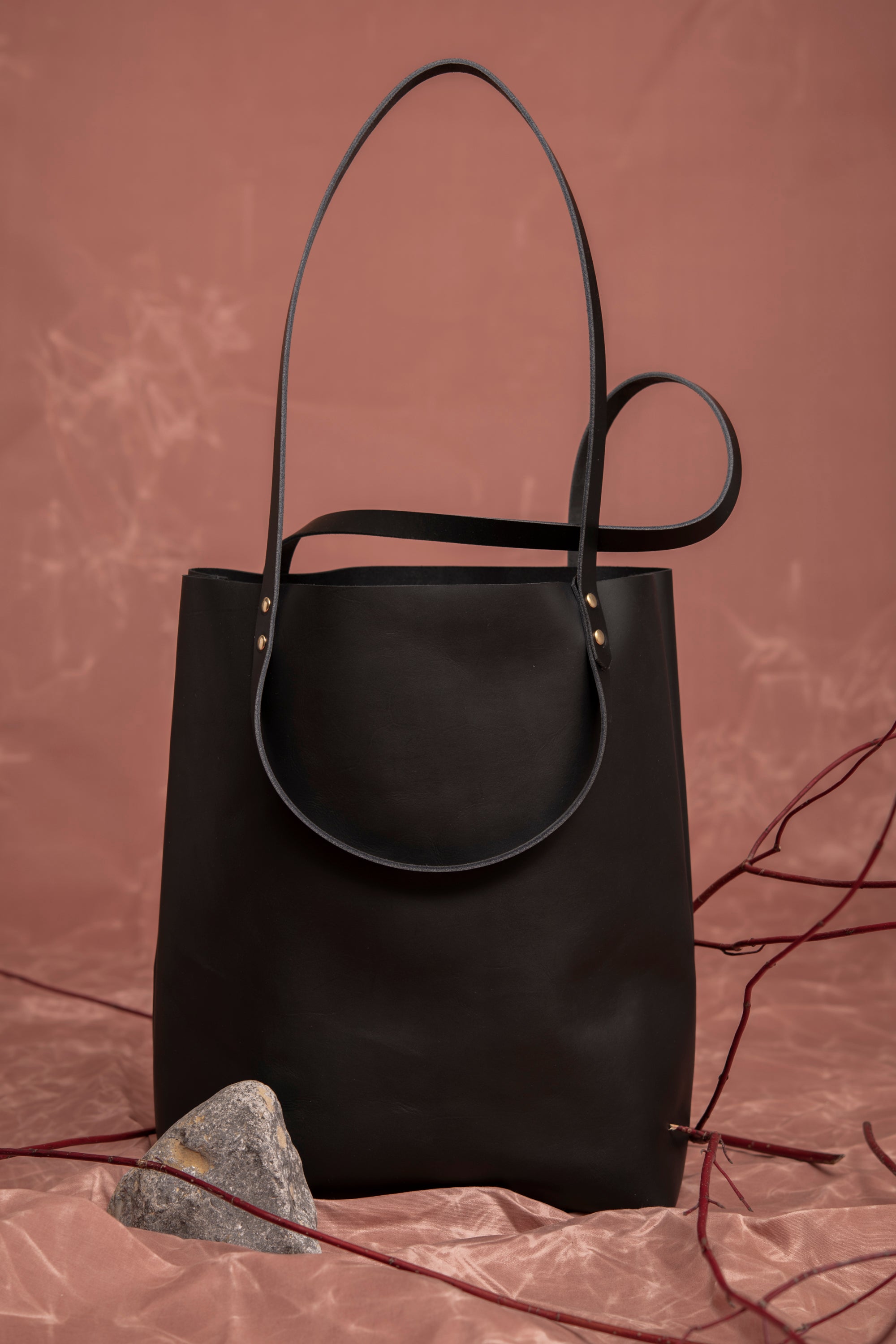 Veinage Molson black leather minimalist tote bag 
