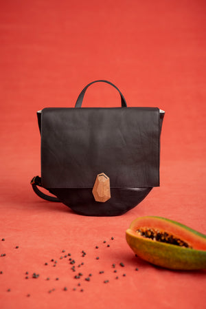 Leather backpack with wooden closure PAPAYE made to order