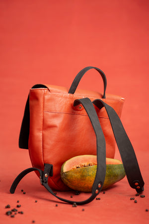 Leather backpack with wooden closure PAPAYE made to order