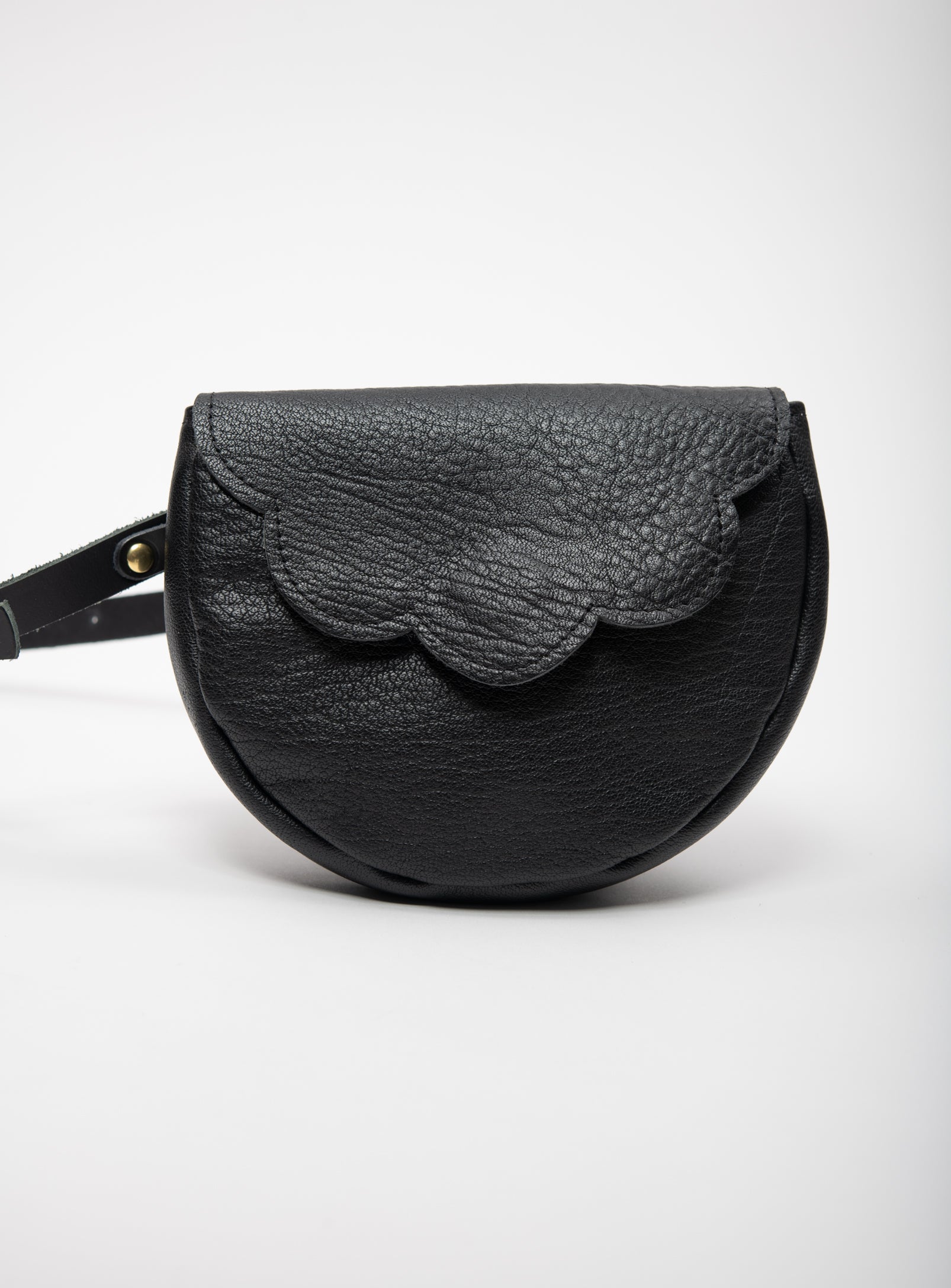 Leather bag with shoulder strap and scalloped flap PRIMULA model, all Veinage are handmade in Montreal, Canada