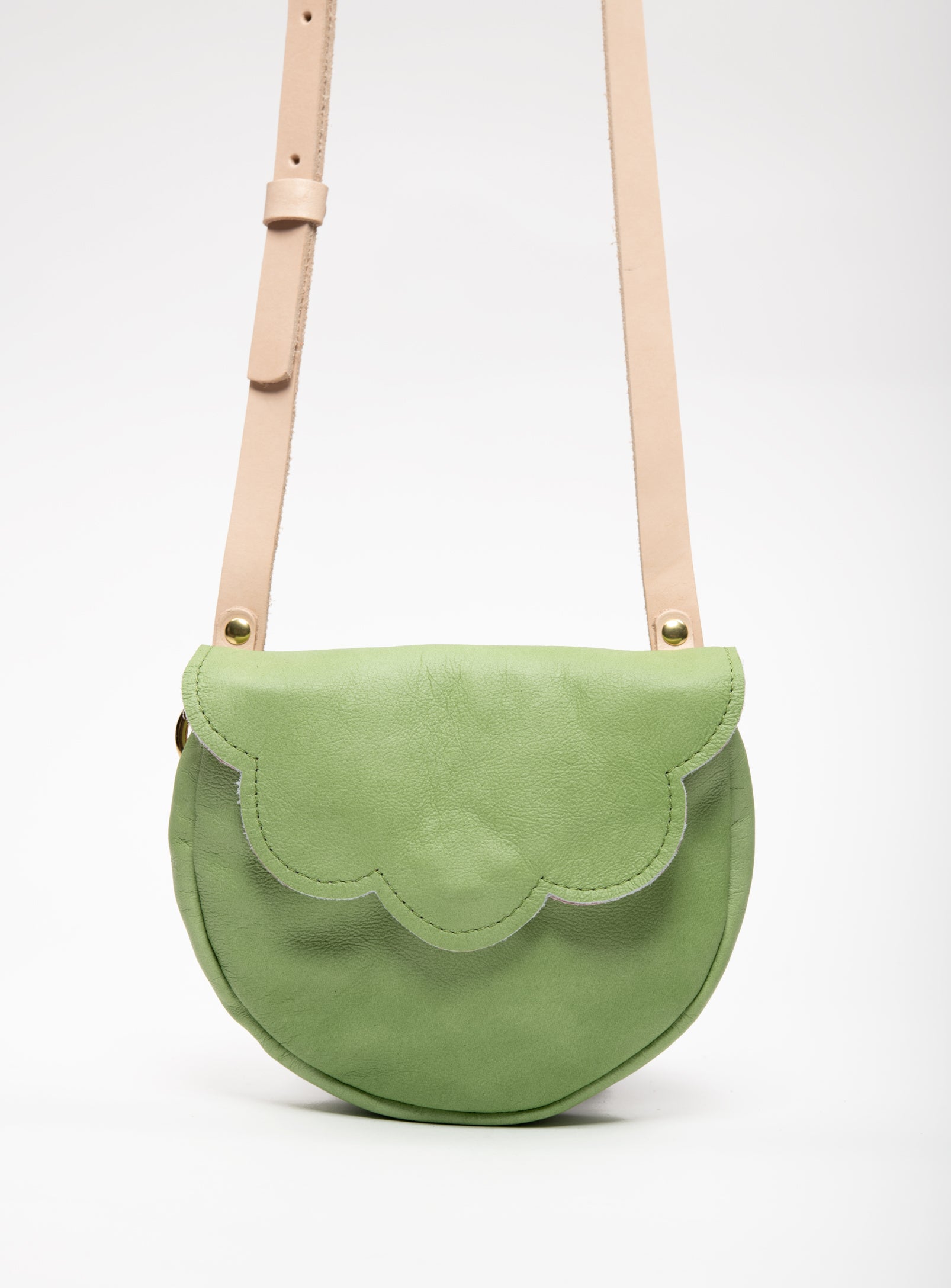 Leather bag with adjustable strap and scalloped flap PRIMULA model