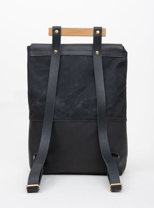 Veinage Fullum black leather and army green waxed canvas backpack, handmande in Montreal, Canada